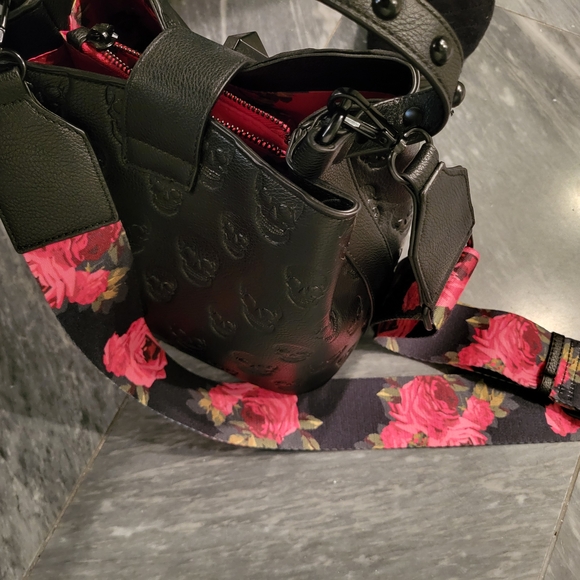 Betsey Johnson Black Skull Embossed Crossbody Bag - Picture 3 of 9